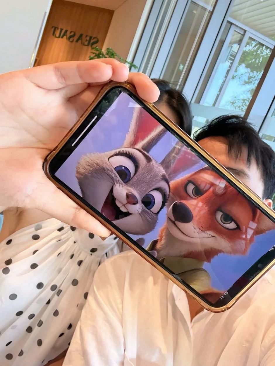 Hoa hậu Ý Nhi phản hồi tin đồn được bạn trai 9 năm cầu hôn