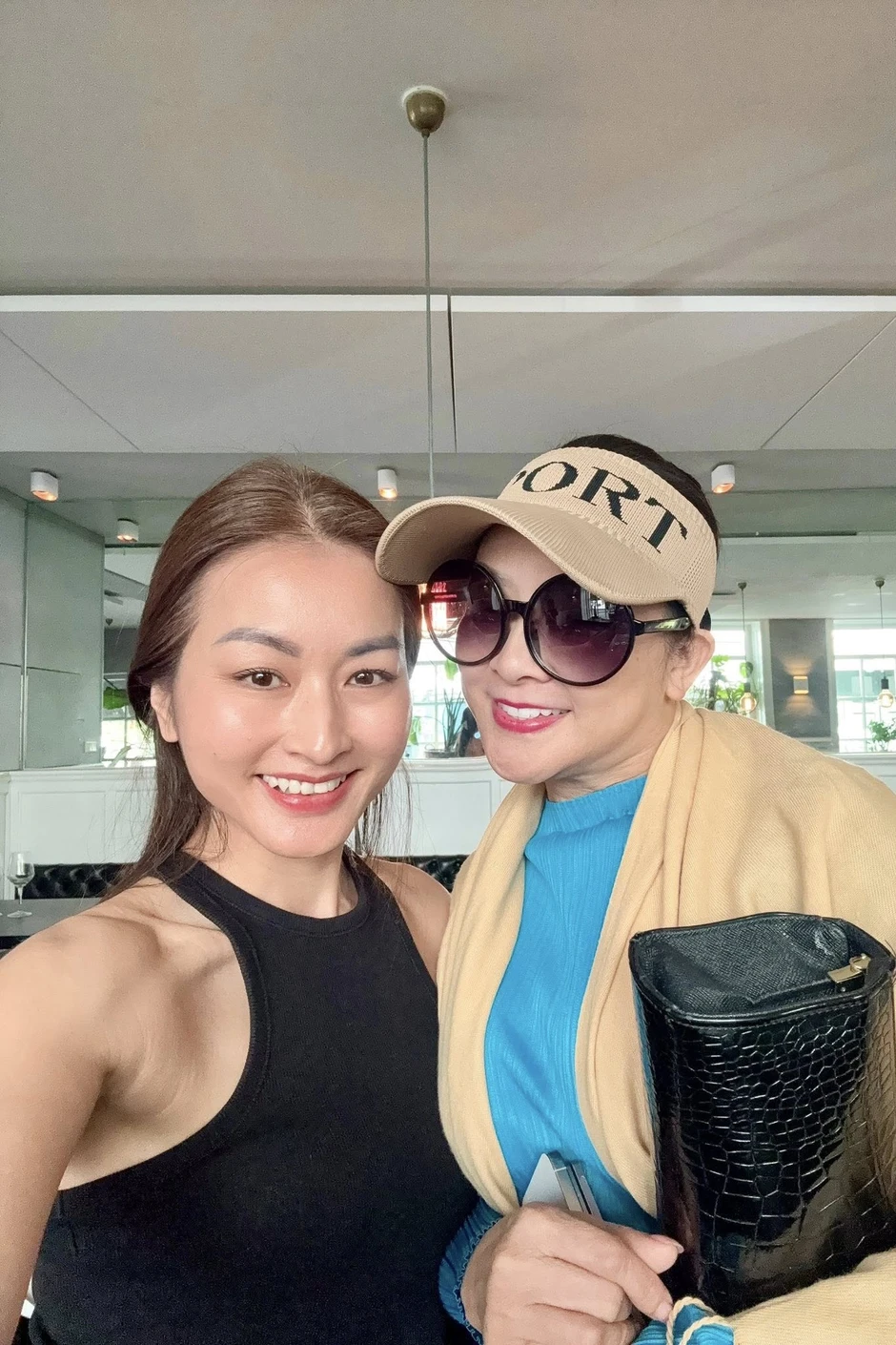 'Hoa khôi trẻ nhất Việt Nam' tuổi 43 làm tập đoàn quốc tế, sống kín tiếng bên 2 con 'Hoa khôi trẻ nhất Việt Nam' tuổi 43 làm tập đoàn quốc tế, sống kín tiếng bên 2 con
