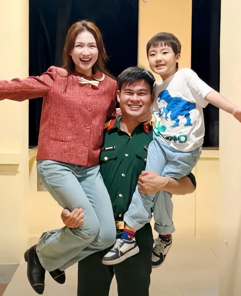 Hòa Minzy hé lộ khoảnh khắc bạn trai sang nhà hỏi cưới Hòa Minzy hé lộ khoảnh khắc bạn trai sang nhà hỏi cưới