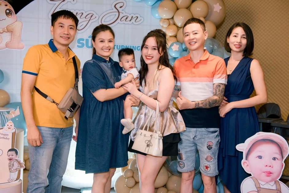 Hoa Thúy "Cảnh sát hình sự" thân thiết với vợ của chồng cũ Hoa Thúy "Cảnh sát hình sự" thân thiết với vợ của chồng cũ