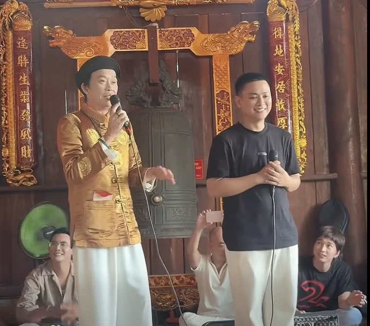 Hoài Lâm song ca với Hoài Linh gây sốt, hé lộ mối quan hệ sau nhiều năm Hoài Lâm song ca với Hoài Linh gây sốt, hé lộ mối quan hệ sau nhiều năm