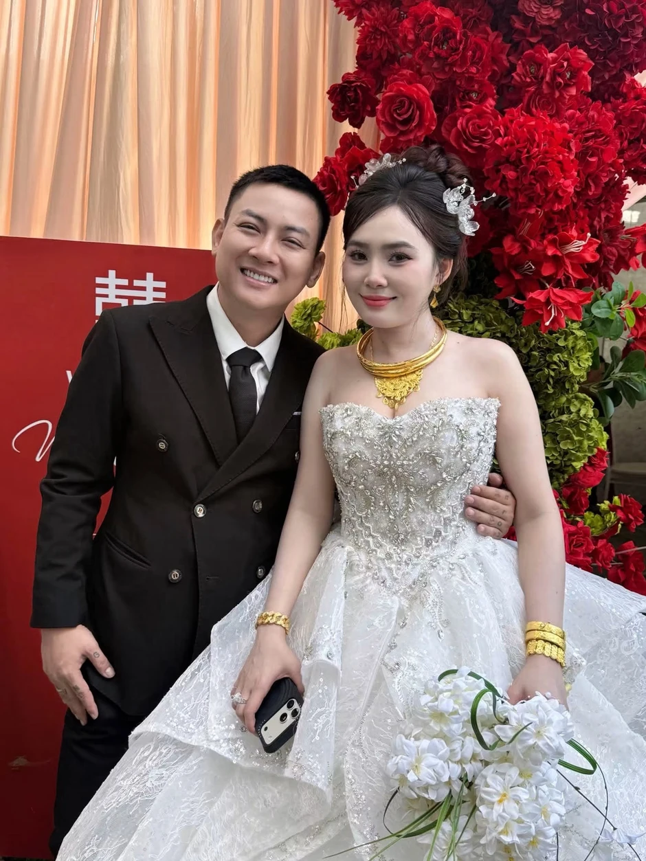 Hoài Lâm xin lỗi Đàm Vĩnh Hưng Hoài Lâm xin lỗi Đàm Vĩnh Hưng