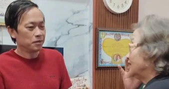 Hoài Linh về nhà mẹ ruột