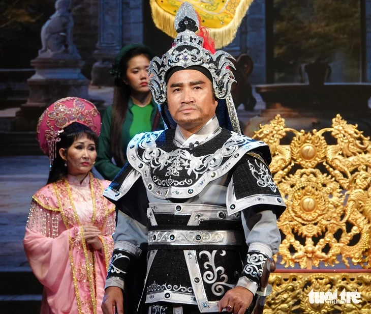 Hoàng Nhất tái ngộ khán giả trong Thái hậu Dương Vân Nga Hoàng Nhất tái ngộ khán giả trong Thái hậu Dương Vân Nga