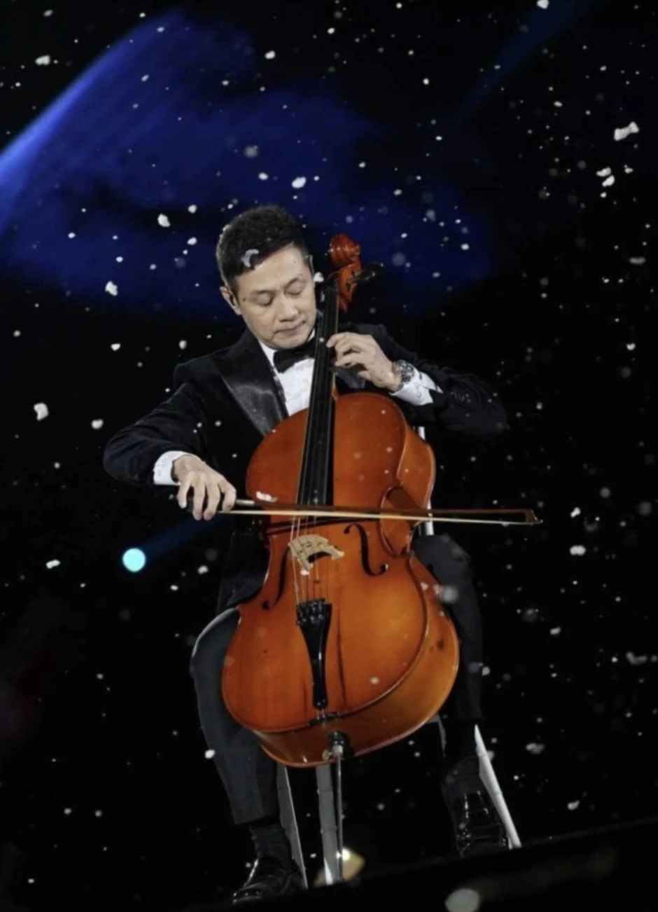 Hoàng tử cello tái xuất: MC nổi tiếng khắp Việt Nam là thủ khoa Nhạc viện, cứ lên sân khấu khắc "hóa thần" Hoàng tử cello tái xuất: MC nổi tiếng khắp Việt Nam là thủ khoa Nhạc viện, cứ lên sân khấu khắc "hóa thần"