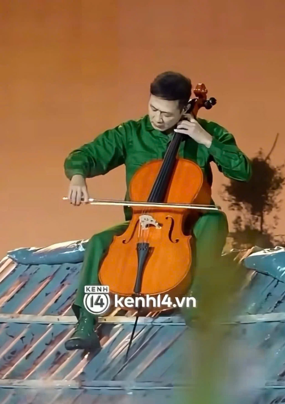 Hoàng tử cello tái xuất: MC nổi tiếng khắp Việt Nam là thủ khoa Nhạc viện, cứ lên sân khấu khắc "hóa thần" Hoàng tử cello tái xuất: MC nổi tiếng khắp Việt Nam là thủ khoa Nhạc viện, cứ lên sân khấu khắc "hóa thần"