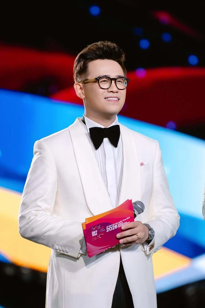 Học vấn đáng nể của nam MC dẫn 'Vua tiếng Việt' mùa mới Học vấn đáng nể của nam MC dẫn 'Vua tiếng Việt' mùa mới