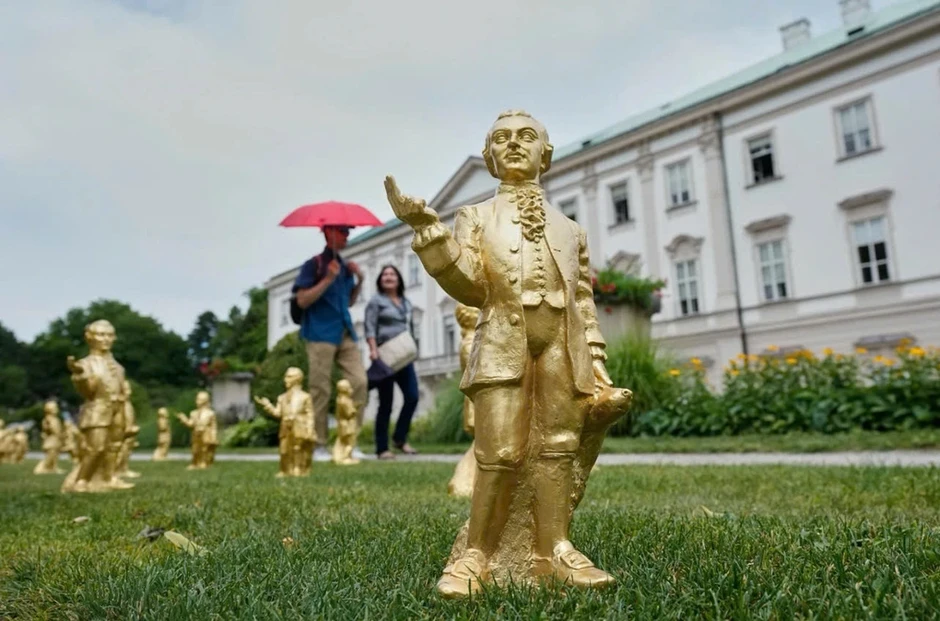 Hơn 200 bức tượng Mozart bị đánh cắp