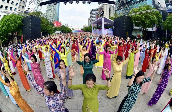 Hơn 50.000 người đăng ký tham gia đồng diễn trong Lễ hội Áo dài TP.HCM 2026 Hơn 50.000 người đăng ký tham gia đồng diễn trong Lễ hội Áo dài TP.HCM 2026