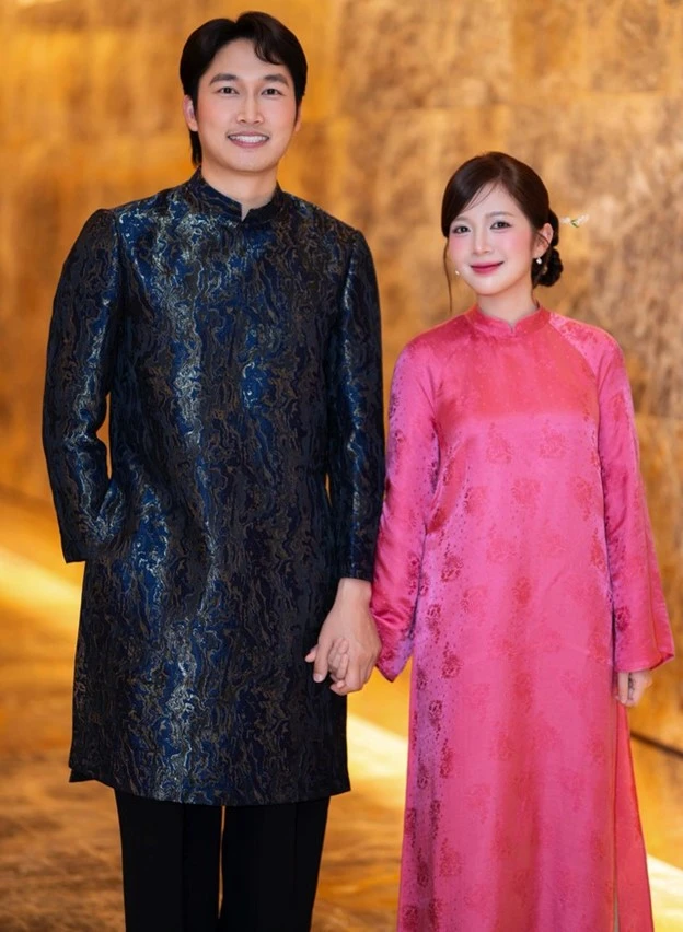 Hôn nhân ngọt ngào bình yên của "trai đẹp showbiz" bên "mỹ nhân VFC" Hôn nhân ngọt ngào bình yên của "trai đẹp showbiz" bên "mỹ nhân VFC"
