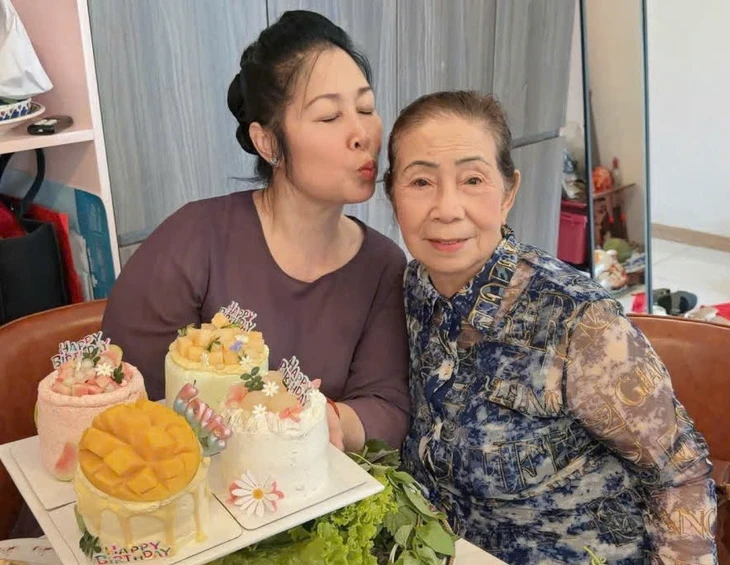 Hồng Đào, Hồng Vân cùng loạt nghệ sĩ chia sẻ cảm xúc nhân Ngày của mẹ