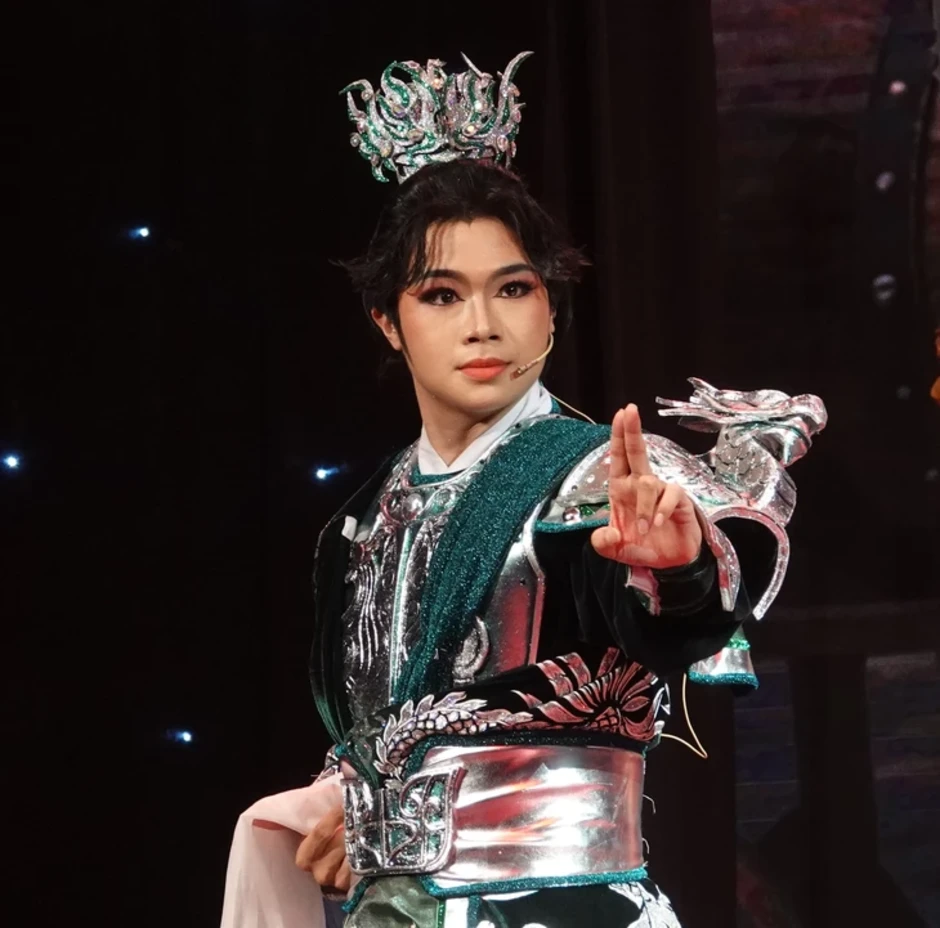 Hotboy Trọng Nhân của Huỳnh Long chạy sô giữa kịch và cải lương mùa Tết Hotboy Trọng Nhân của Huỳnh Long chạy sô giữa kịch và cải lương mùa Tết