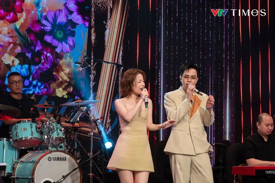 Hứa Kim Tuyền tại Studio 3: Từ “Tôi không còn viết tình ca” đến những trái tim được tiếp thêm hy vọng Hứa Kim Tuyền tại Studio 3: Từ “Tôi không còn viết tình ca” đến những trái tim được tiếp thêm hy vọng