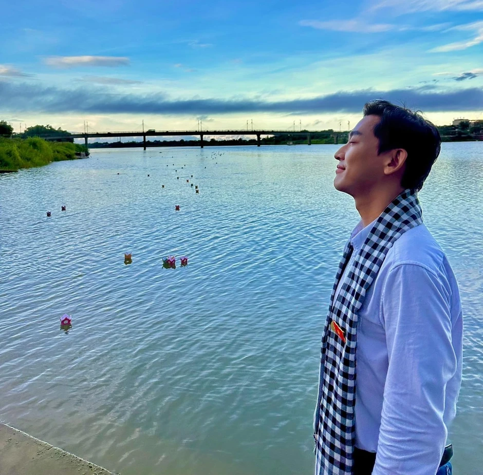 Hứa Vĩ Văn: "Giờ tôi thoải mái chọn kịch bản mà không chịu áp lực kinh tế" Hứa Vĩ Văn: "Giờ tôi thoải mái chọn kịch bản mà không chịu áp lực kinh tế"