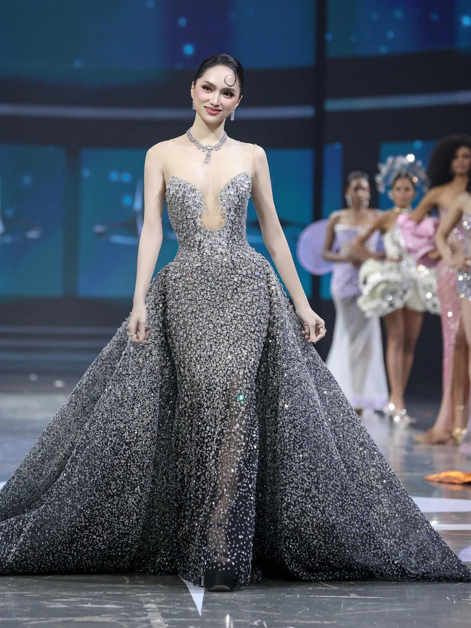 Hương Giang được khen Hương Giang được khen