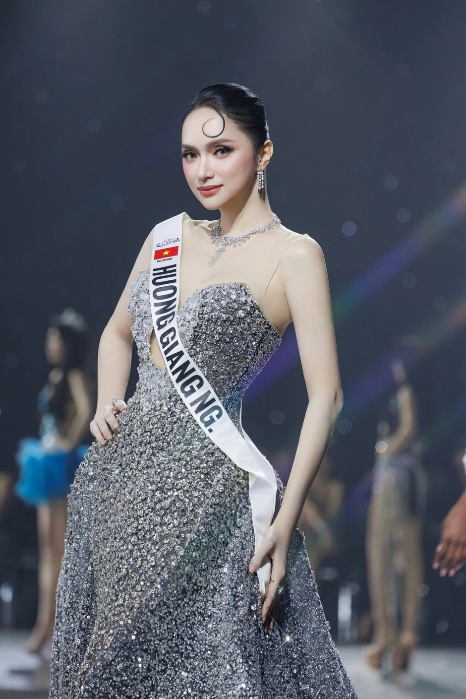 Hương Giang được khen Hương Giang được khen