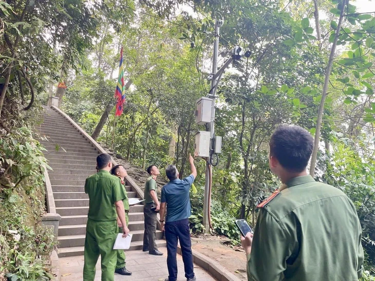 Huy động hơn 1.000 công an bảo đảm an toàn cho du khách về Đền Hùng dịp giỗ Tổ Huy động hơn 1.000 công an bảo đảm an toàn cho du khách về Đền Hùng dịp giỗ Tổ