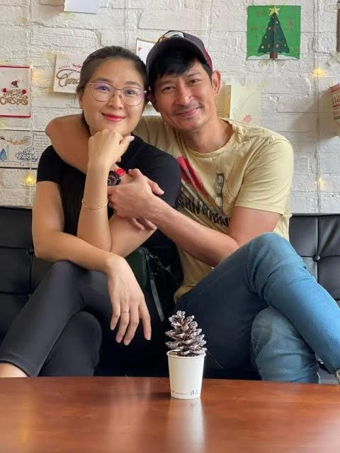 Huy Khánh sau hơn 3 năm ly hôn Mạc Anh Thư: "Đến lúc ngừng hy vọng vào những điều không còn phù hợp" Huy Khánh sau hơn 3 năm ly hôn Mạc Anh Thư: "Đến lúc ngừng hy vọng vào những điều không còn phù hợp"