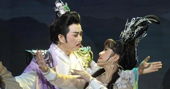 Huỳnh Long tưng bừng khai xuân