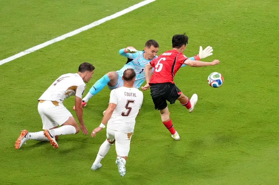 Hwang In-beom giúp Hàn Quốc lội ngược dòng thắng Cộng hòa Czech 2-1 tại World Cup Hwang In-beom giúp Hàn Quốc lội ngược dòng thắng Cộng hòa Czech 2-1 tại World Cup