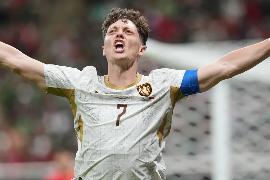 Hwang In-beom giúp Hàn Quốc lội ngược dòng thắng Cộng hòa Czech 2-1 tại World Cup Hwang In-beom giúp Hàn Quốc lội ngược dòng thắng Cộng hòa Czech 2-1 tại World Cup