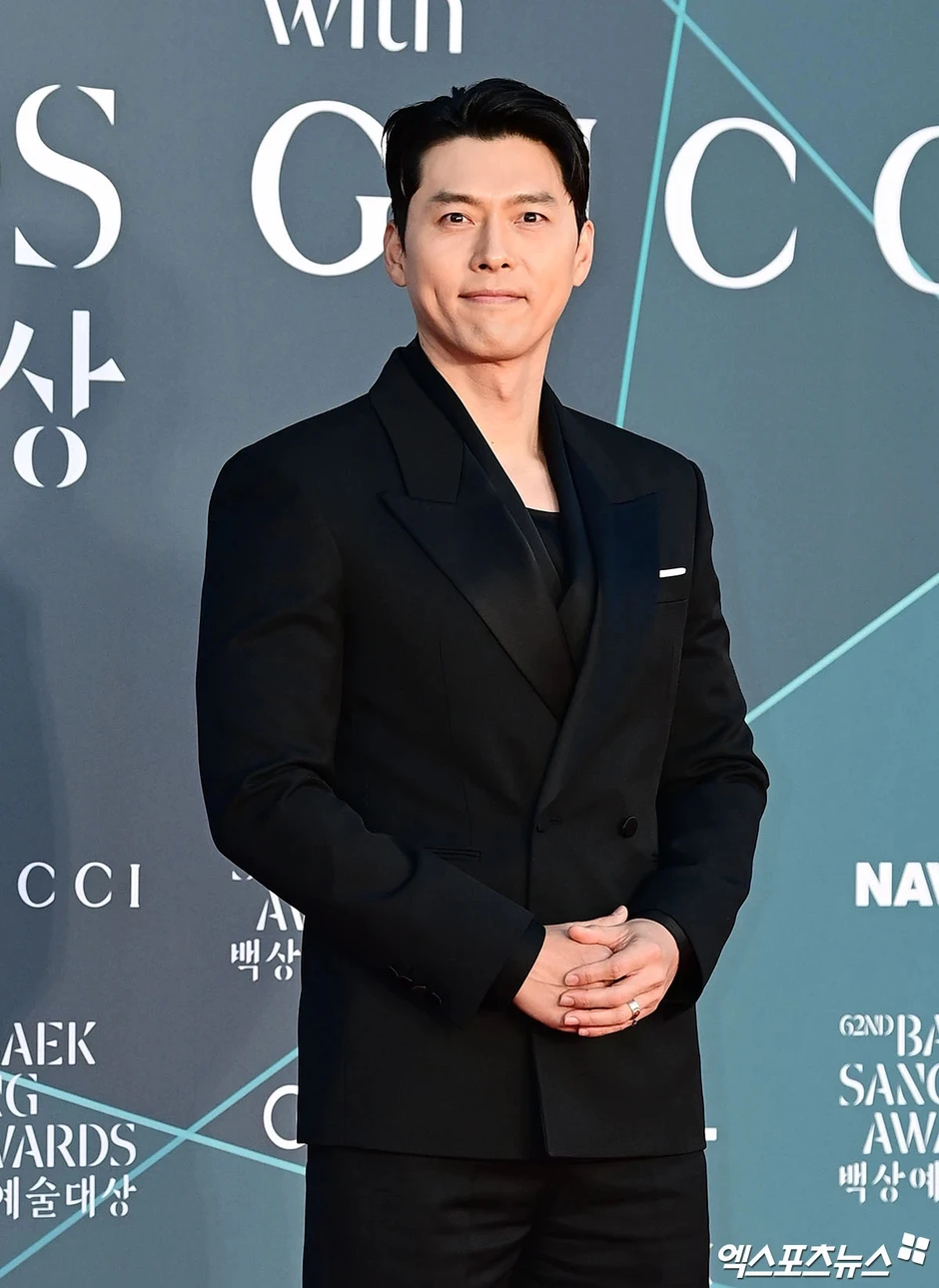 Hyun Bin - Son Ye Jin không đi chung thảm đỏ Baeksang vẫn tình hết mức qua chi tiết này Hyun Bin - Son Ye Jin không đi chung thảm đỏ Baeksang vẫn tình hết mức qua chi tiết này