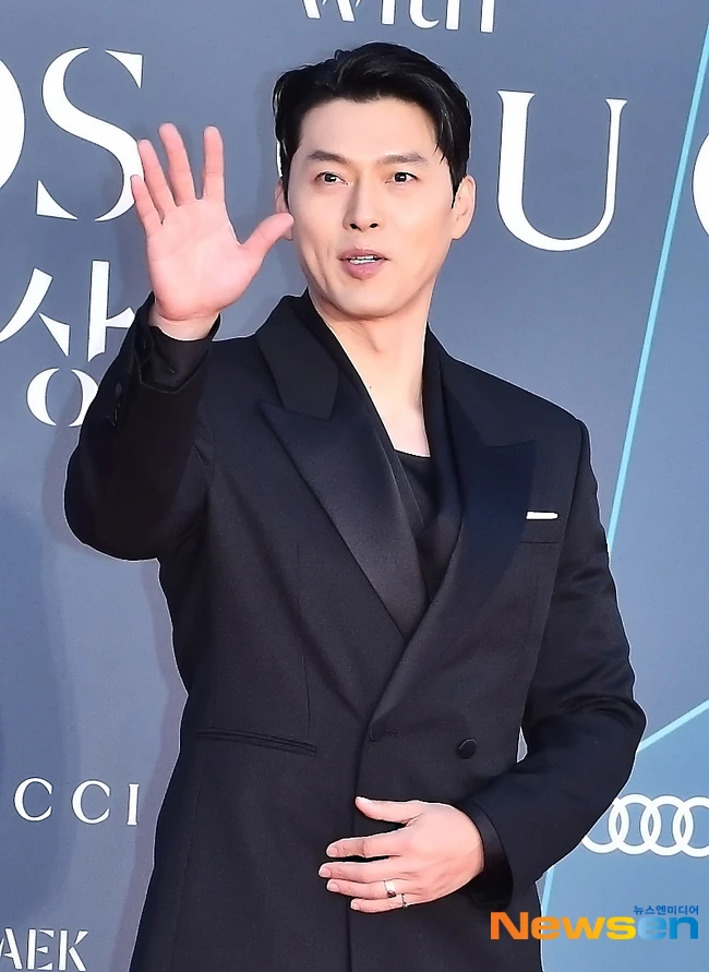 Hyun Bin - Son Ye Jin không đi chung thảm đỏ Baeksang vẫn tình hết mức qua chi tiết này Hyun Bin - Son Ye Jin không đi chung thảm đỏ Baeksang vẫn tình hết mức qua chi tiết này