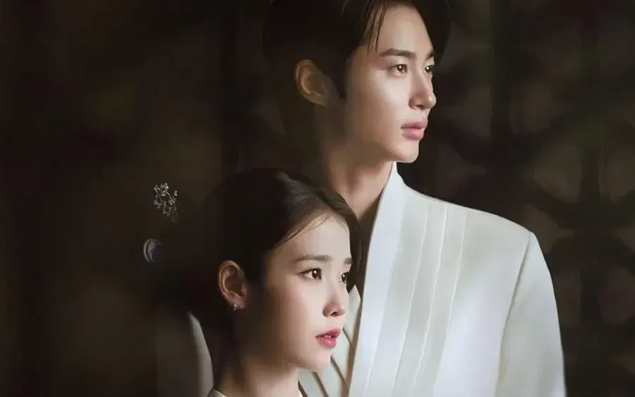 IU và Byeon Woo Seok xin lỗi về những tranh cãi xung quanh "Phu nhân đại quân thế kỷ 21" IU và Byeon Woo Seok xin lỗi về những tranh cãi xung quanh "Phu nhân đại quân thế kỷ 21"