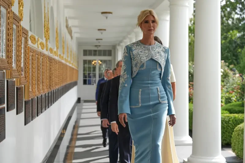 Ivanka Trump gây sốt ở Nhà Trắng Ivanka Trump gây sốt ở Nhà Trắng