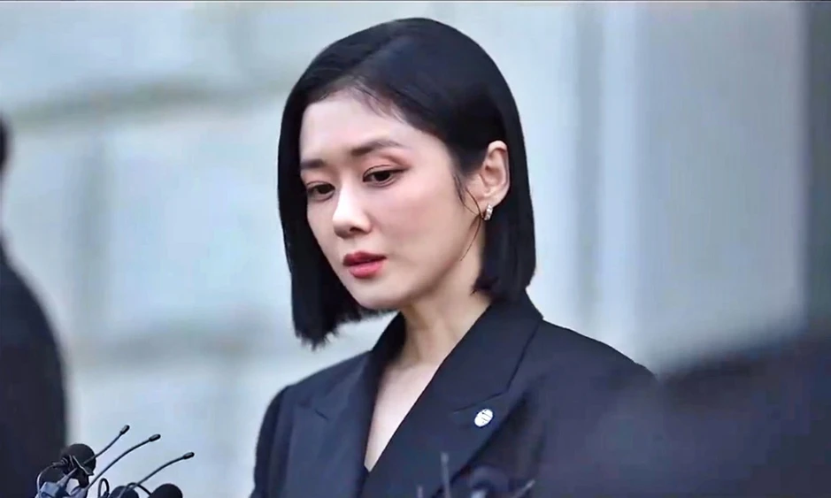 Jang Nara lên tiếng về vụ chết người ở công ty