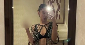 Jennie (BLACKPINK) nhận phản ứng dữ dội khi đăng ảnh giơ ngón tay giữa lên MXH