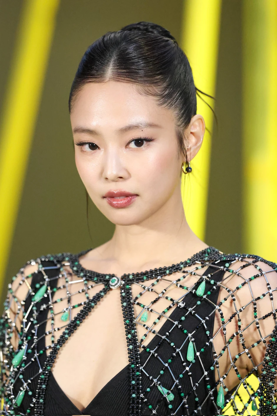 Jennie ở show Chanel: Hở bạo đến từng milimet, tự tung ảnh ôm ấp trai lạ khiến cõi mạng dậy sóng Jennie ở show Chanel: Hở bạo đến từng milimet, tự tung ảnh ôm ấp trai lạ khiến cõi mạng dậy sóng