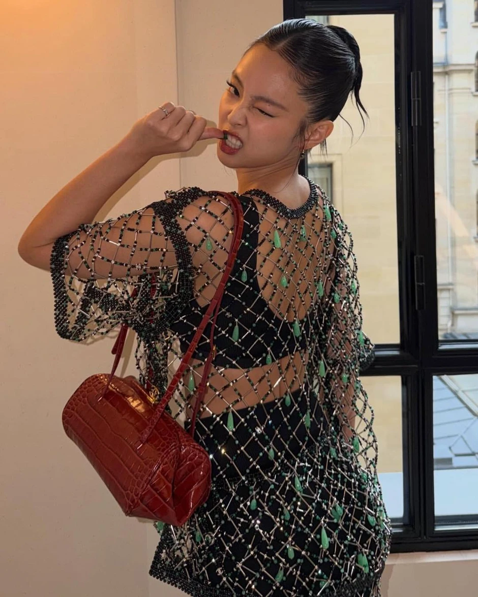 Jennie tuổi 30 toát ra hào quang của một nữ hoàng, Lisa hay Rosé cũng không làm lại Jennie tuổi 30 toát ra hào quang của một nữ hoàng, Lisa hay Rosé cũng không làm lại