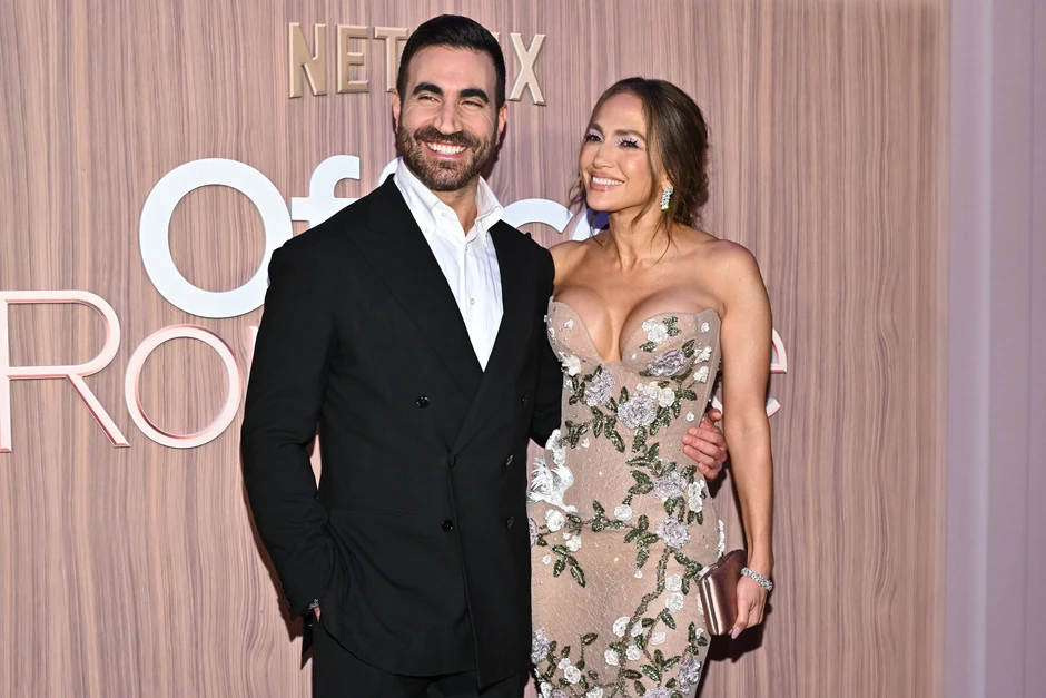 Jennifer Lopez nóng bỏng bên bạn diễn giữa tin đồn hẹn hò Jennifer Lopez nóng bỏng bên bạn diễn giữa tin đồn hẹn hò