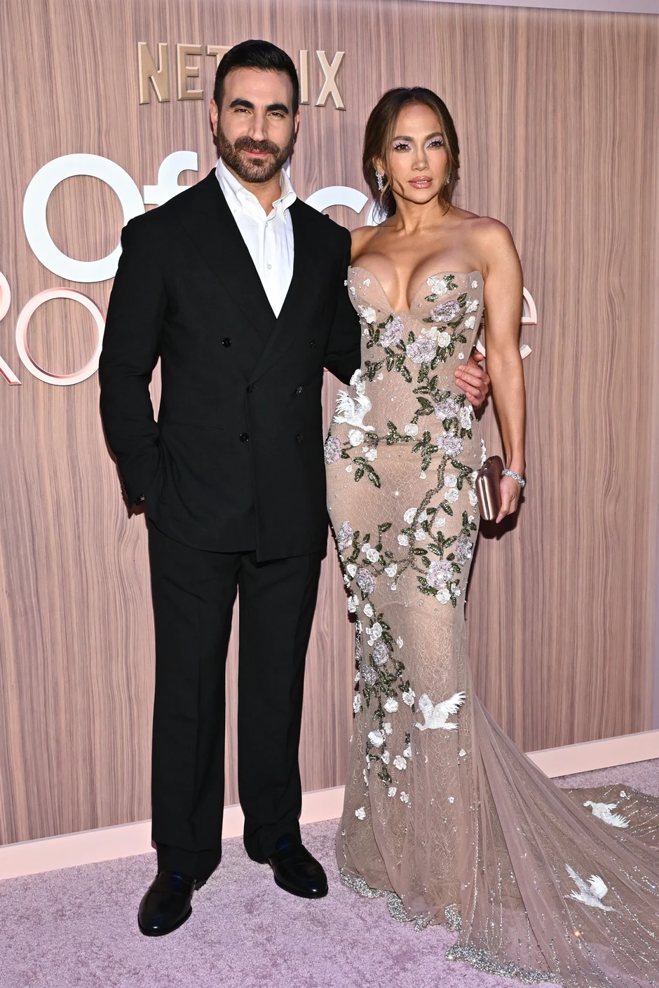 Jennifer Lopez nóng bỏng bên bạn diễn giữa tin đồn hẹn hò Jennifer Lopez nóng bỏng bên bạn diễn giữa tin đồn hẹn hò