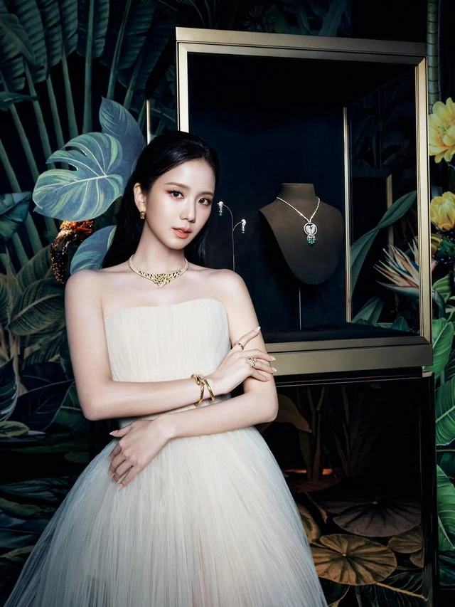 Jisoo (BLACKPINK) lộ rổ bằng chứng hẹn hò nam thần đẹp hơn AI: Lén sang Mỹ hẹn hò, được đàng trai cưng chiều tới mức này