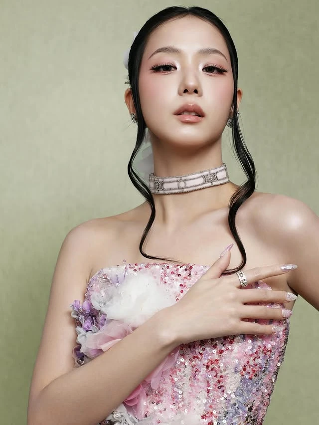 Jisoo (BLACKPINK) lộ rổ bằng chứng hẹn hò nam thần đẹp hơn AI: Lén sang Mỹ hẹn hò, được đàng trai cưng chiều tới mức này