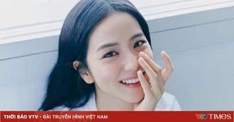 Jisoo (BLACKPINK) tặng túi xách hàng hiệu cho nhân viên
