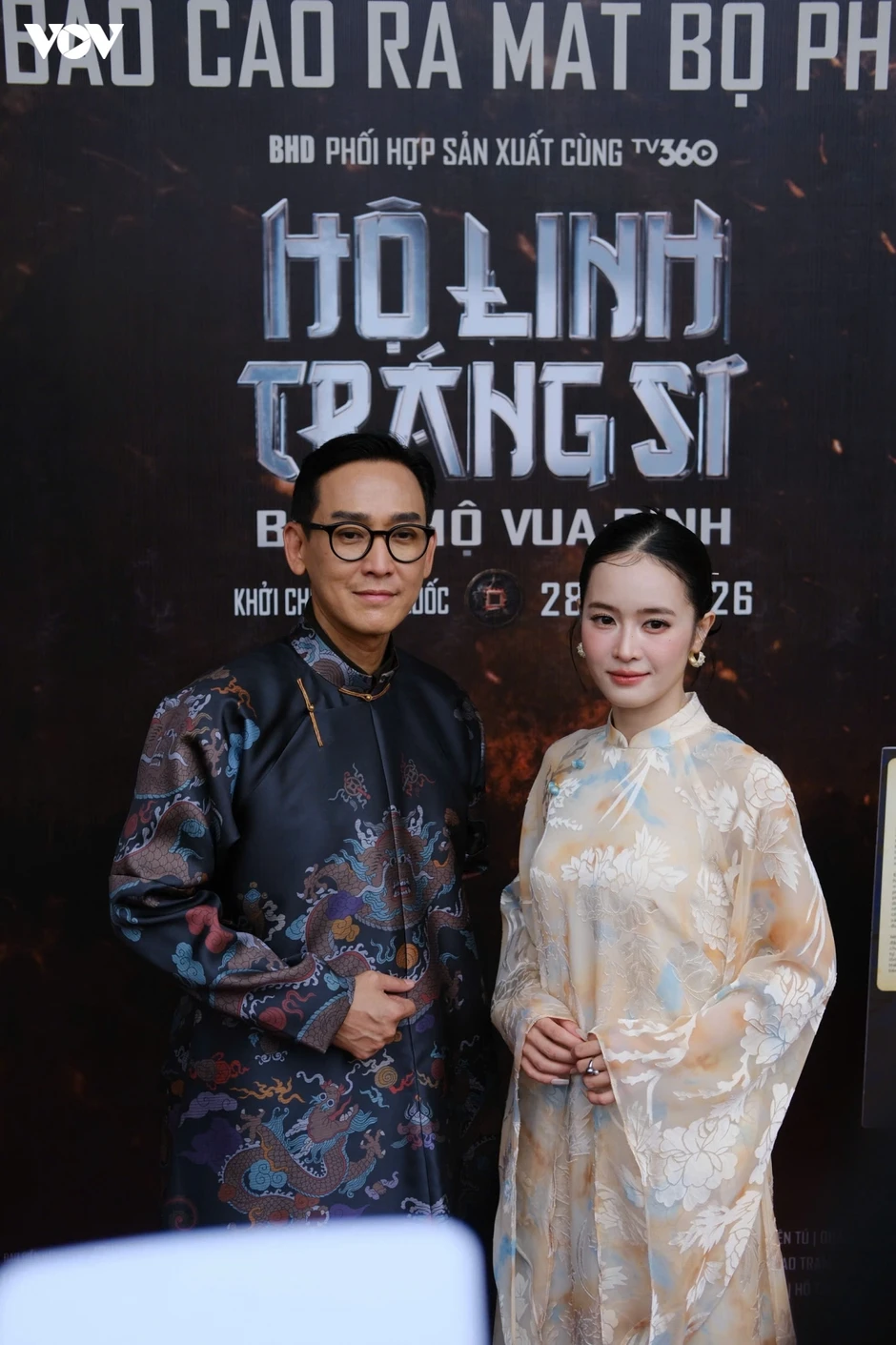 Johnny Trí Nguyễn cùng dàn sao trên thảm đỏ "Hộ linh tráng sĩ"
