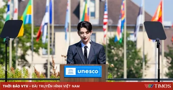 Joshua đại diện SEVENTEEN phát biểu tại trụ sở UNESCO