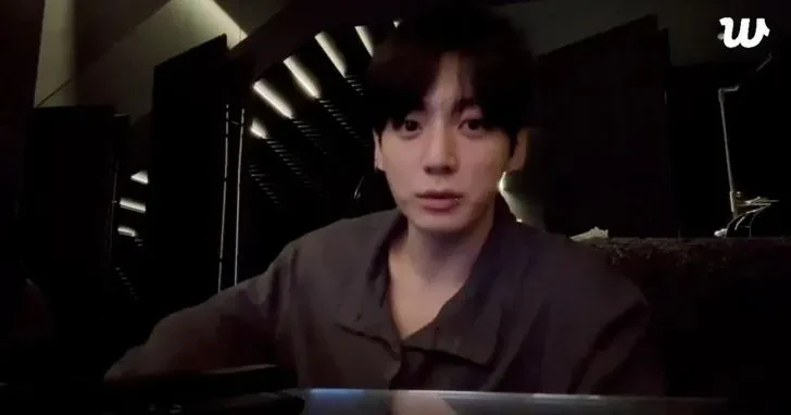 Jungkook (BTS) xin lỗi vì buổi livestream gây tranh cãi Jungkook (BTS) xin lỗi vì buổi livestream gây tranh cãi