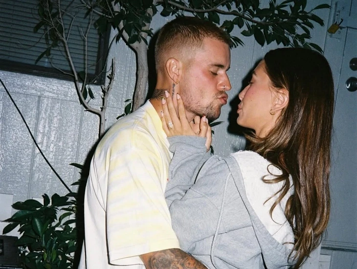 Justin Bieber 'khoe' khoảnh khắc đặc biệt cùng Hailey Bieber tại Coachella 2026 Justin Bieber 'khoe' khoảnh khắc đặc biệt cùng Hailey Bieber tại Coachella 2026