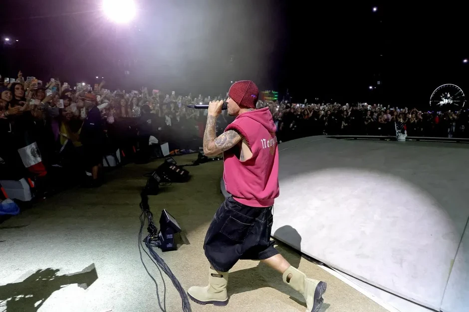 Justin Bieber khuấy động Coachella cuối tuần 2 với màn trở lại đầy thắng lợi Justin Bieber khuấy động Coachella cuối tuần 2 với màn trở lại đầy thắng lợi