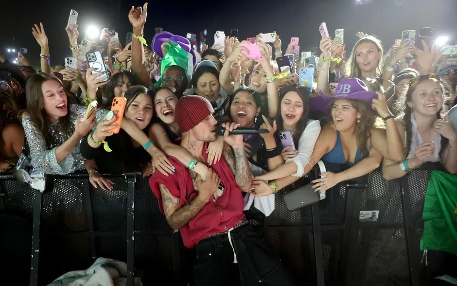 Justin Bieber khuấy động Coachella cuối tuần 2 với màn trở lại đầy thắng lợi Justin Bieber khuấy động Coachella cuối tuần 2 với màn trở lại đầy thắng lợi