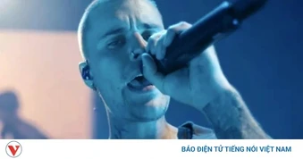Justin Bieber tại Coachella 2026: Đêm diễn gây tranh cãi, "chia đôi" Internet
