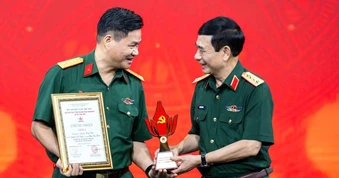 Kỹ sư điện đưa thơ Tố Hữu vào bài viết về bảo vệ nền tảng tư tưởng của Đảng