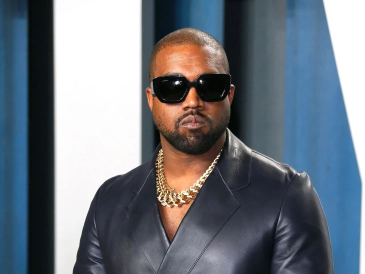 Kanye West hoãn concert sau khi Pháp cân nhắc cấm nhập cảnh Kanye West hoãn concert sau khi Pháp cân nhắc cấm nhập cảnh