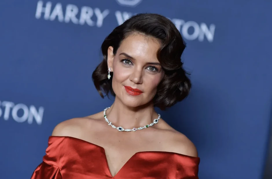 Katie Holmes lên tiếng về nghi vấn 'gương vỡ lại lành' sau 25 năm Katie Holmes lên tiếng về nghi vấn 'gương vỡ lại lành' sau 25 năm