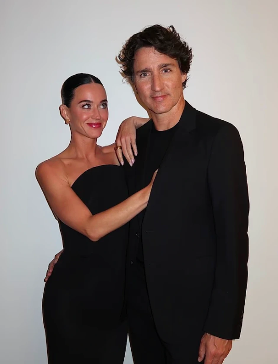Katy Perry mãn nguyện khi ở bên cựu Thủ tướng Canada Katy Perry mãn nguyện khi ở bên cựu Thủ tướng Canada