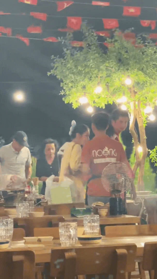 Khả Như kêu cứu giữa lúc rộ nghi vấn có tin vui với Huỳnh Phương Khả Như kêu cứu giữa lúc rộ nghi vấn có tin vui với Huỳnh Phương